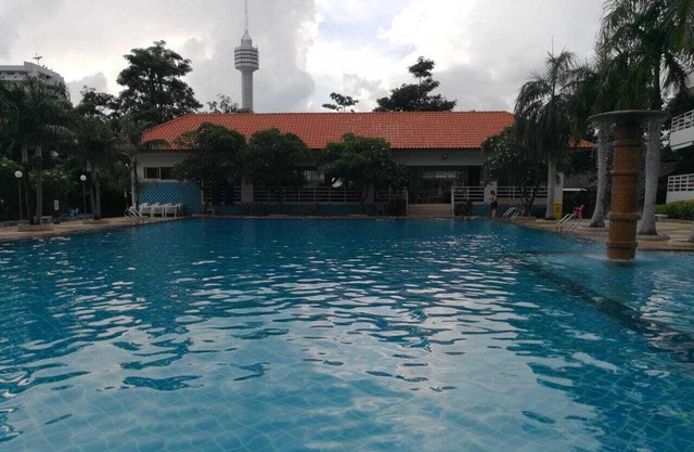 Edificio de lujo en la playa de jomtien