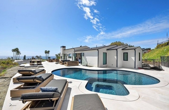 Luxury CA Coastal Living; NEW 5BR 5BA house in Malibu with beach access
