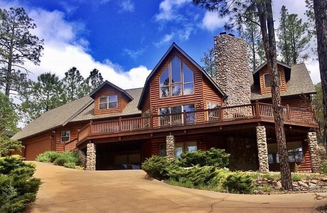 Luxury Cabin Living - Tall Forest Pines Just 1.5 hrs from Scottsdale
