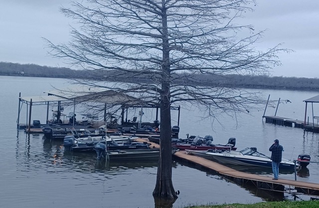 Luxury cabin located on the Larto Lake. Lakeview from porch. Pet friendly!