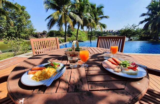 VILLA DE LUJO PISCINA EN CABINA, KHAO-YAI