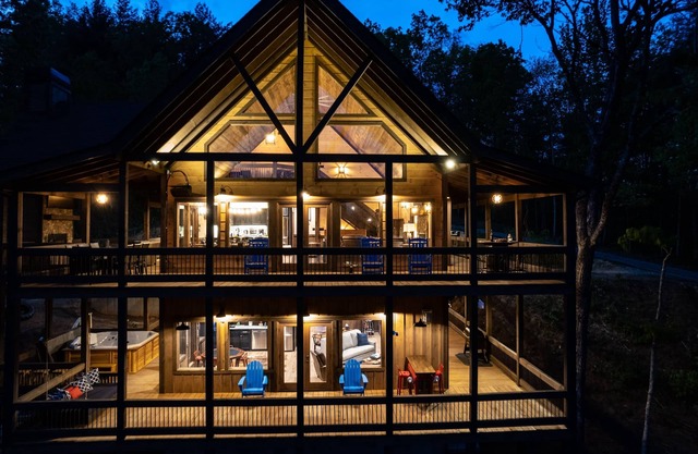 Luxury Cabin w/ Hot Tub, FP, all king beds & Mountain Views – Near Blue Ridge!