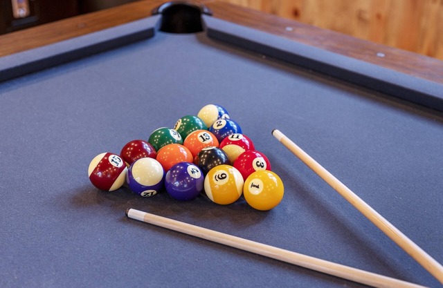 Luxury Cabin with Hot Tub, Pool Table & Arcade!