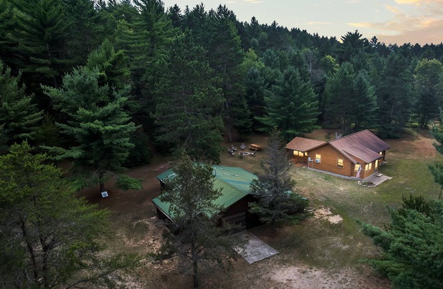 Luxury Cabin with Hot Tub! On Private 10 Acres, Hiking and ATV Trails