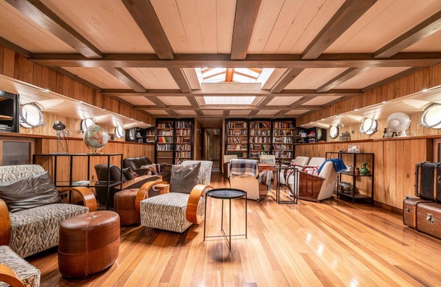 Luxury Canary Wharf House Boat