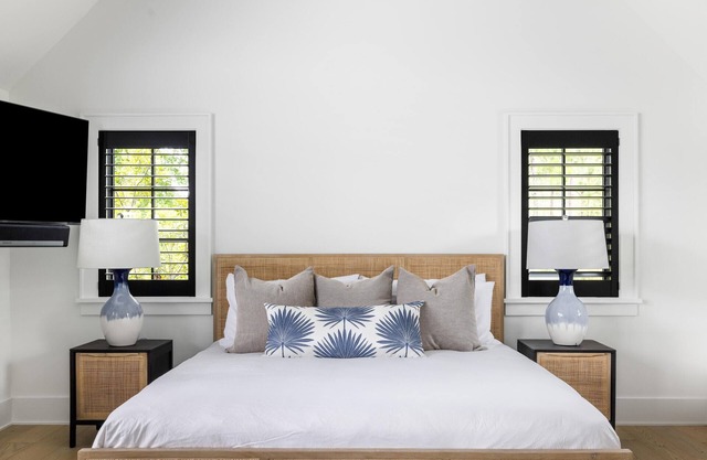 Luxury Carriage House in Moreland Village