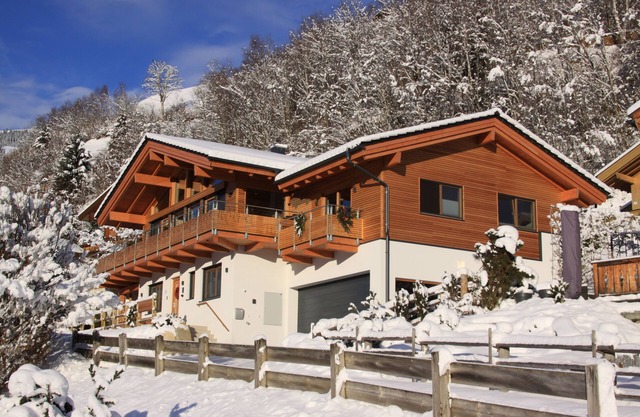 chalet de lujo (12 plazas) en Bramberg en lugar soleado y con excelentes vistas