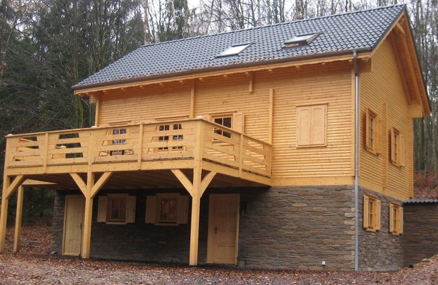 chalet de lujo en un hermoso bosque