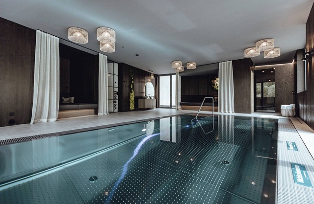 Luxury chalet "Studio 963", indoor pool, gym, elevator, cinema and more