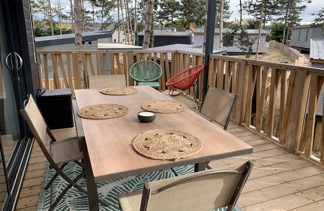 Chalet de lujo en Jullouville: 4 plazas, piscina climatizada, WiFi y mucho más