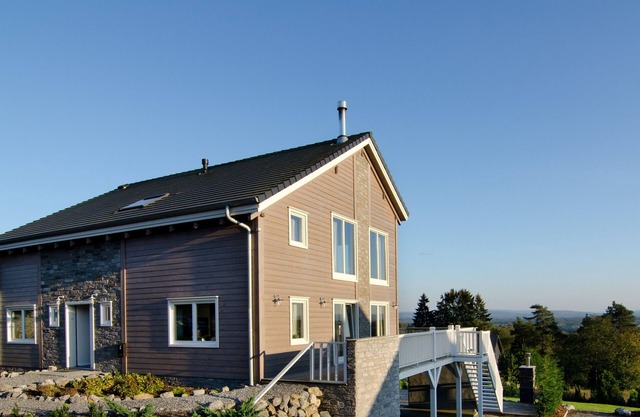 Chalet de lujo para 18 personas con jacuzzi, sauna, barbacoa, chimenea, bar de vinos y sartén. ver