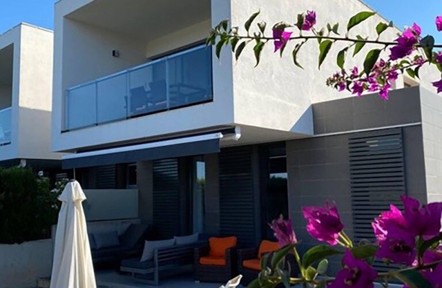 Luxury chalet, for 6 people, close to the beach, 155m² in Cala Mandia