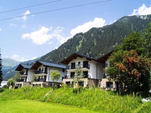 Luxury Chalet Gaschurn near Ski Lift