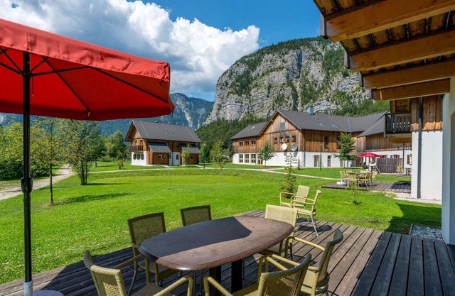 Luxury Chalet in Obertraun With Pool