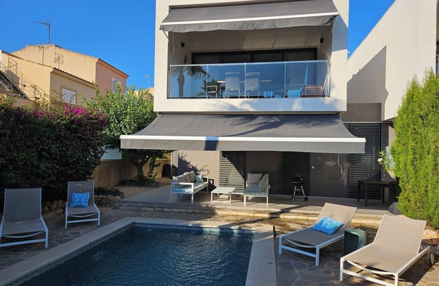 Chalet de lujo con piscina privada cerca de la playa!
