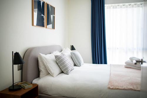 Luxury Chelsea & Fulham Flat with Large Balcony, Central London Location, High spec luxury apartment