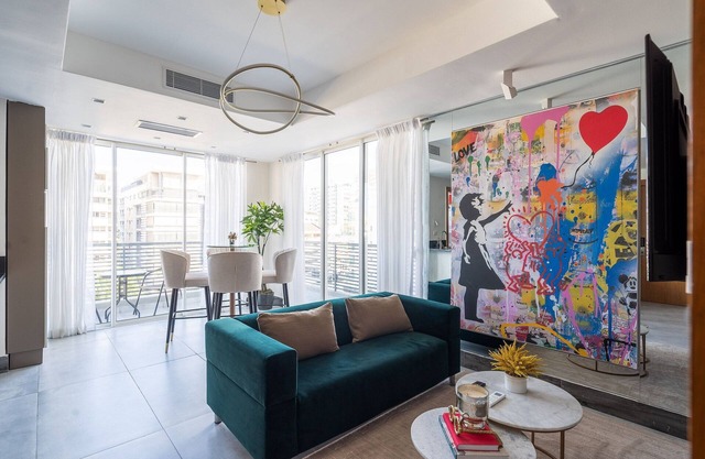 Luxury-CityCenter-1br-View-Pool-Downtown-Yellowkey
