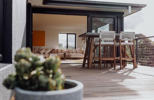 Luxury Coastal Retreat - Short Stroll to St Helens