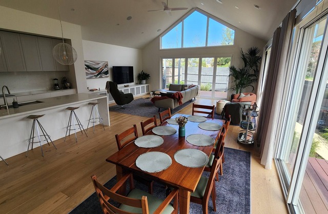 Luxury Coastal Townhouse Mornington