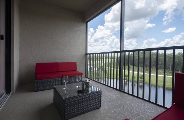 Luxury condo - 2 Bed/ 2 Bath on the fourth floor, what a view!!!