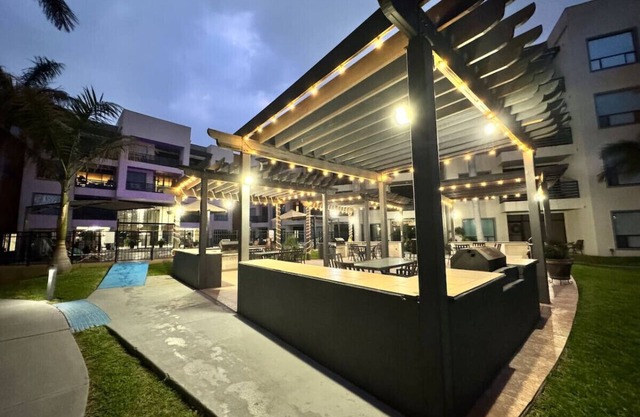 Luxury Condo 3 Bed/2 bath with Pool & Jacuzzi