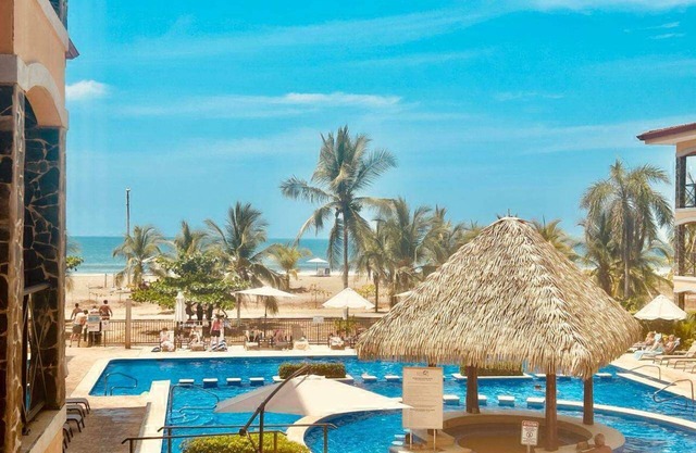 Beautiful luxury Family Condo Oceanfront, Pool Views, Direct Beach Access