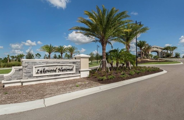 Luxury Condo Hole #1 on Golf Course, 2Bed/2bath - 6 Seater Golf Cart included