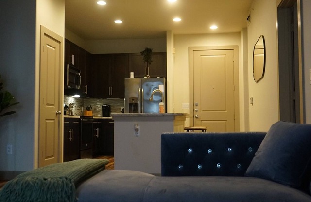 Luxury Condo Minutes from Downtown