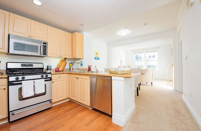 Luxury condo near Irvine Business & UCI Hospital
