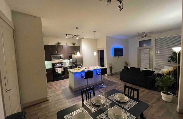 luxury condo near the galleria