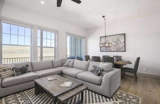 Luxury 3 bed/ 3.5 bath townhome, Granby, Rocky Mnt National Park, Winter Park