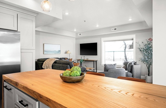 Luxury Condo w/ Beach Access | Dragestil 713-1