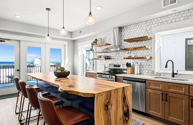 Luxury Condo w/ Beach Access | Dragestil 713-3