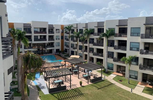 Luxury Condo w. Pool and Jacuzzi