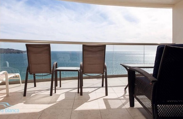Luxury Condo w Private Balcony and Fantastic Ocean Views - Playa Blanca by Redawning
