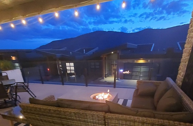 Luxury Condo with Hot tub and Fire Pit and Pool