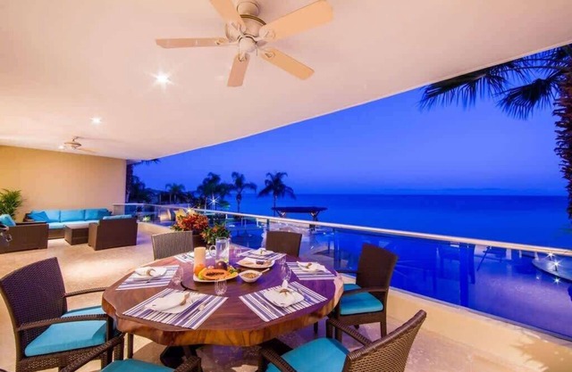 Luxury Condo with Ocean Views-Infinity Pool