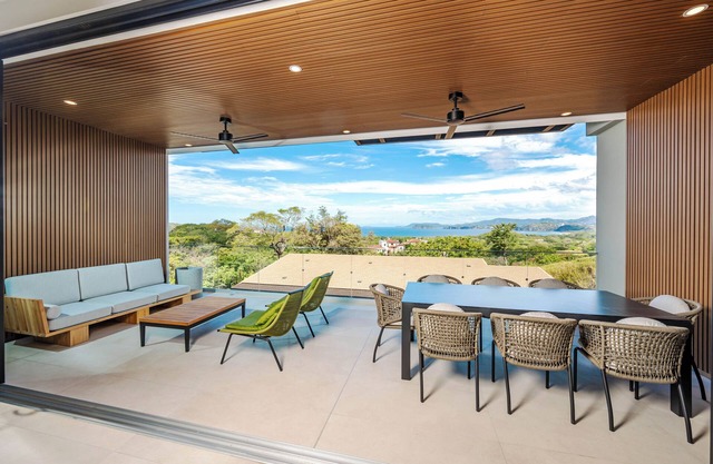 Luxury Condo with Stunning Views – Poro 1A
