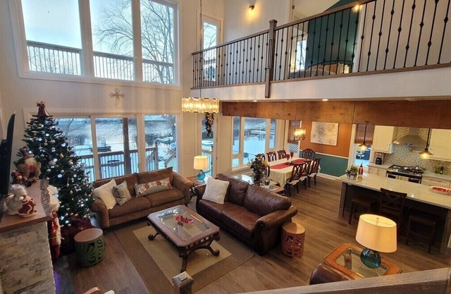 Luxury cottage by the water