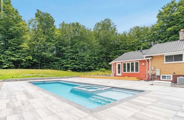 Luxury Cottage on 8 Acres of Greenery w/ Pool & Games Room!