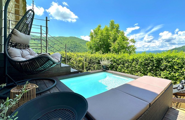 Luxury Country Retreat near Florence with Jacuzzi