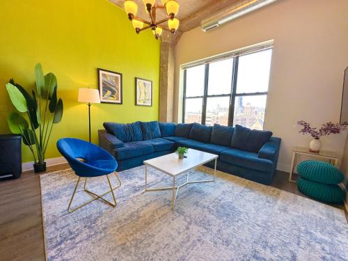 Luxury Cozy 2BR with Optional Parking and Gym Access Near McCormick Place, Lakefront and Soldier Field
