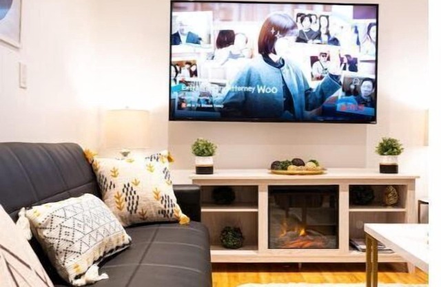 Luxury Cozy Suite 20min to Downtown Stampede +free Wifi+ Free Parking