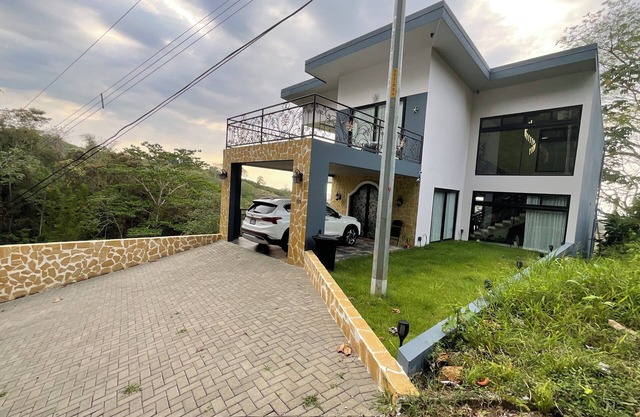 Luxury 5BR/5BA Sunset Villa w/ Private Pool & Terraces. Book now!