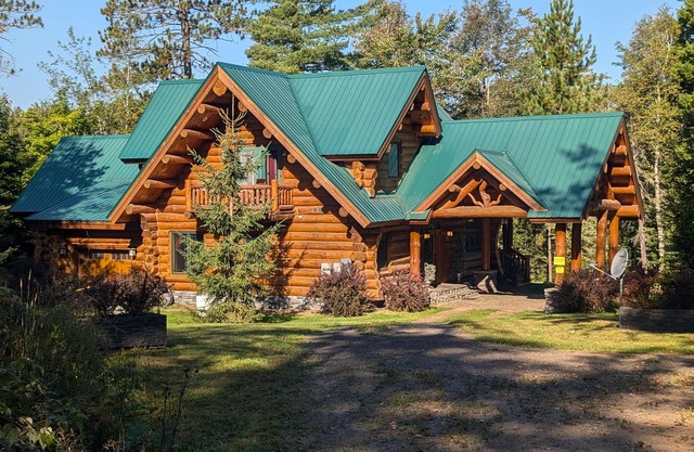 Cabaña de lujo, construida a medida, con piscina cubierta y spa en el Lago Michigamme