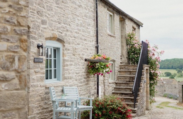 Luxury Dales village retreat, quiet private lane.