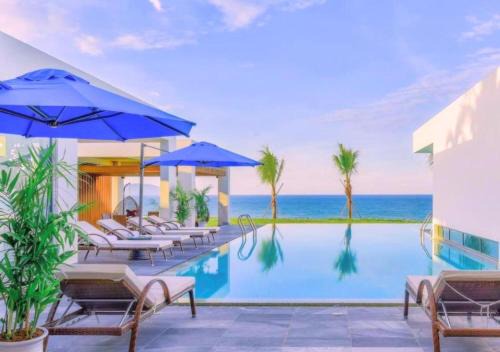 Luxury Dana Beach Resort & Spa