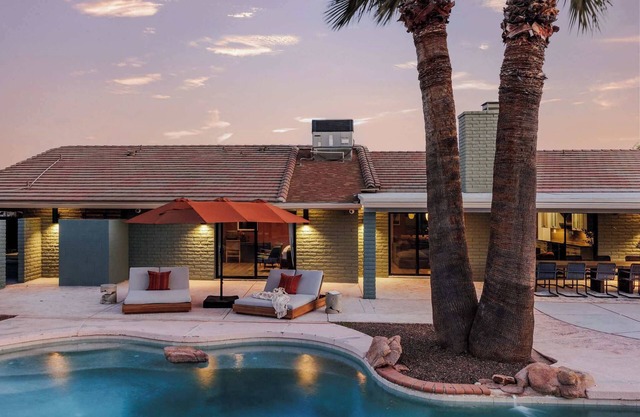 Luxury Desert Homes | Expansive Backyards