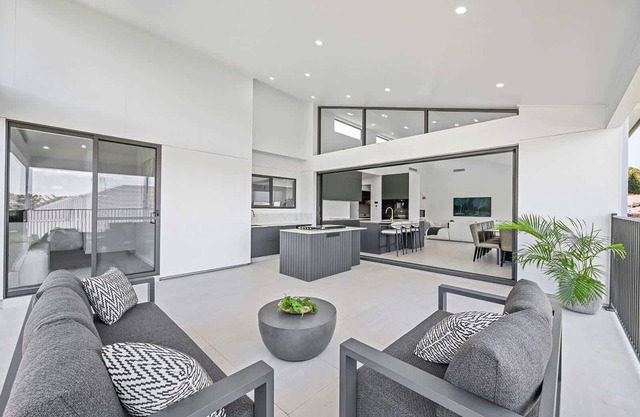 Luxury Designer Retreat - Modern, Entertainer
