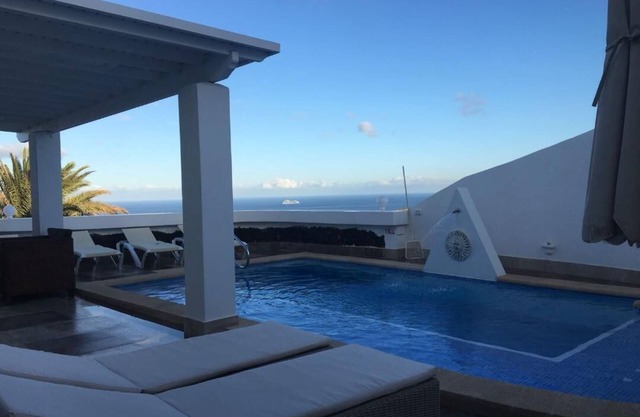 Villa independiente : piscina privada climatizada, WIFI, A. C. y vista al mar
